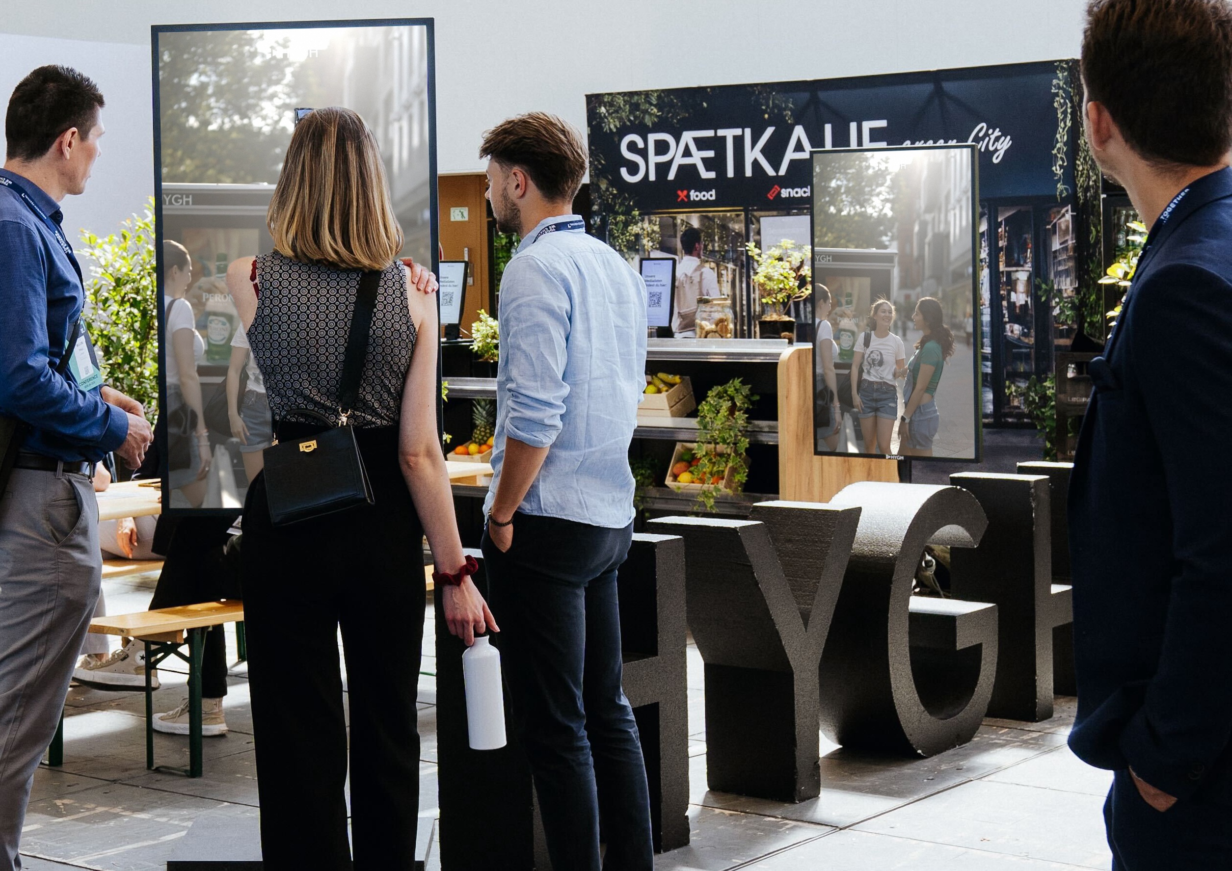 Nachhaltig, grün, zukunftsweisend: Unser Stand im Späti-Look zeigt unsere Präsenz im urbanen Raum.