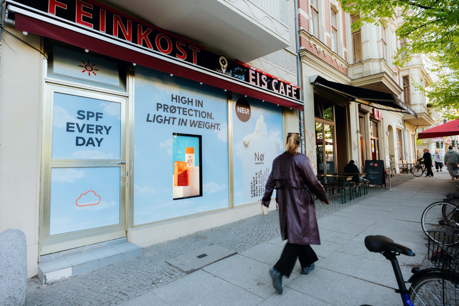N&oslash; Cosmetics auf einer DCLP-Stele im Center