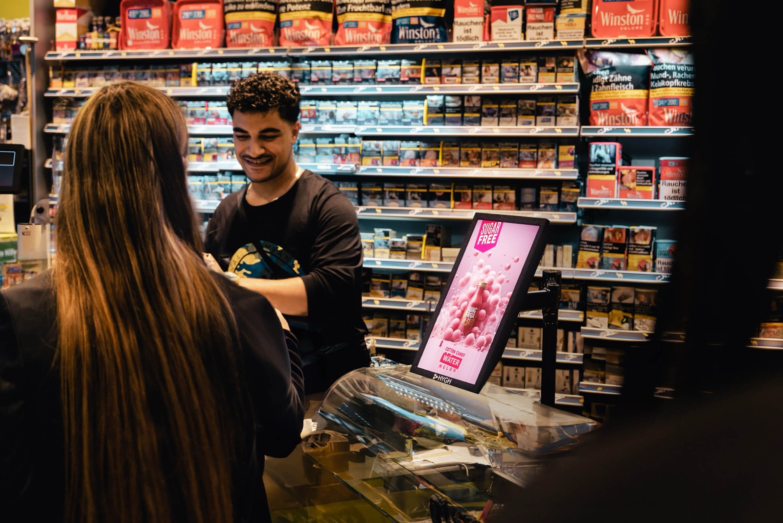 13-Zoll-Kassendisplay von HYGH im Kassenbereich eines Kiosks